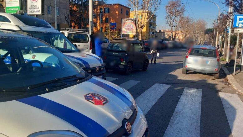 Tufello, minicar guidata da minorenne provoca grave incidente: cosa è successo